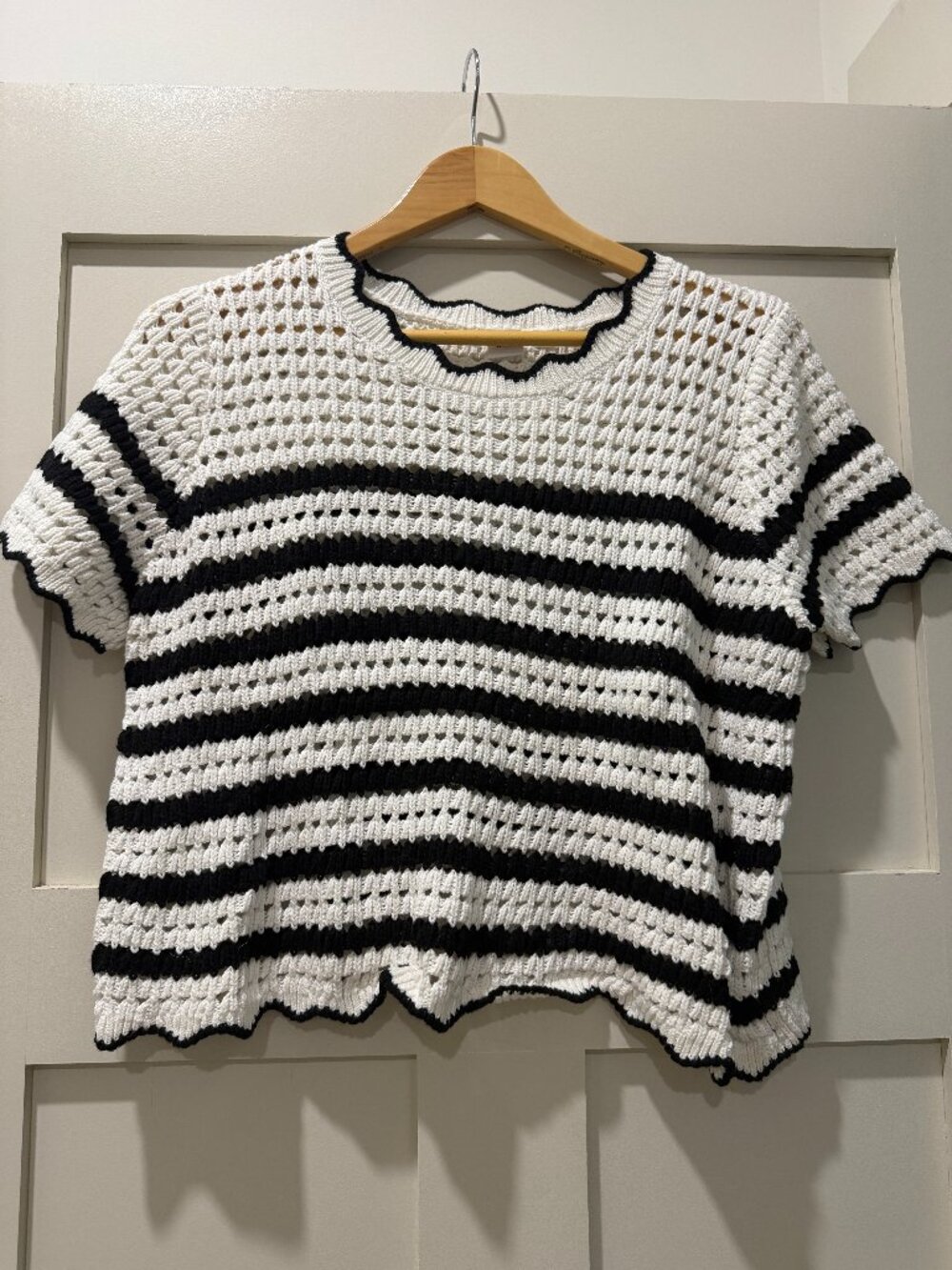 Gap Black and White Short Sleeve Sweater Size M